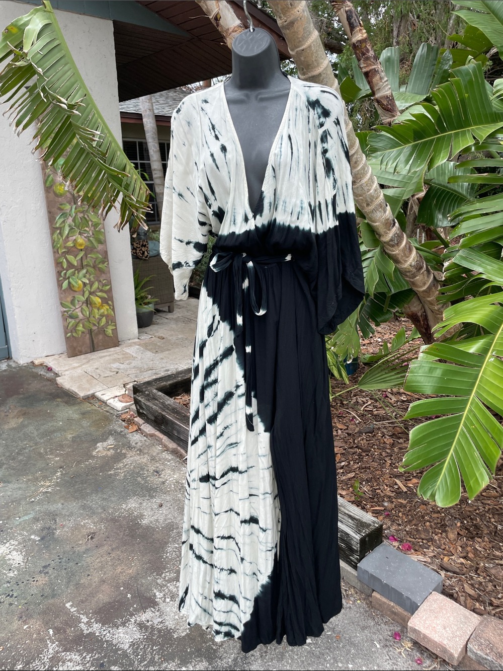 lulu’s tie-dye kimono or calf 10 style maxi dress with front slit